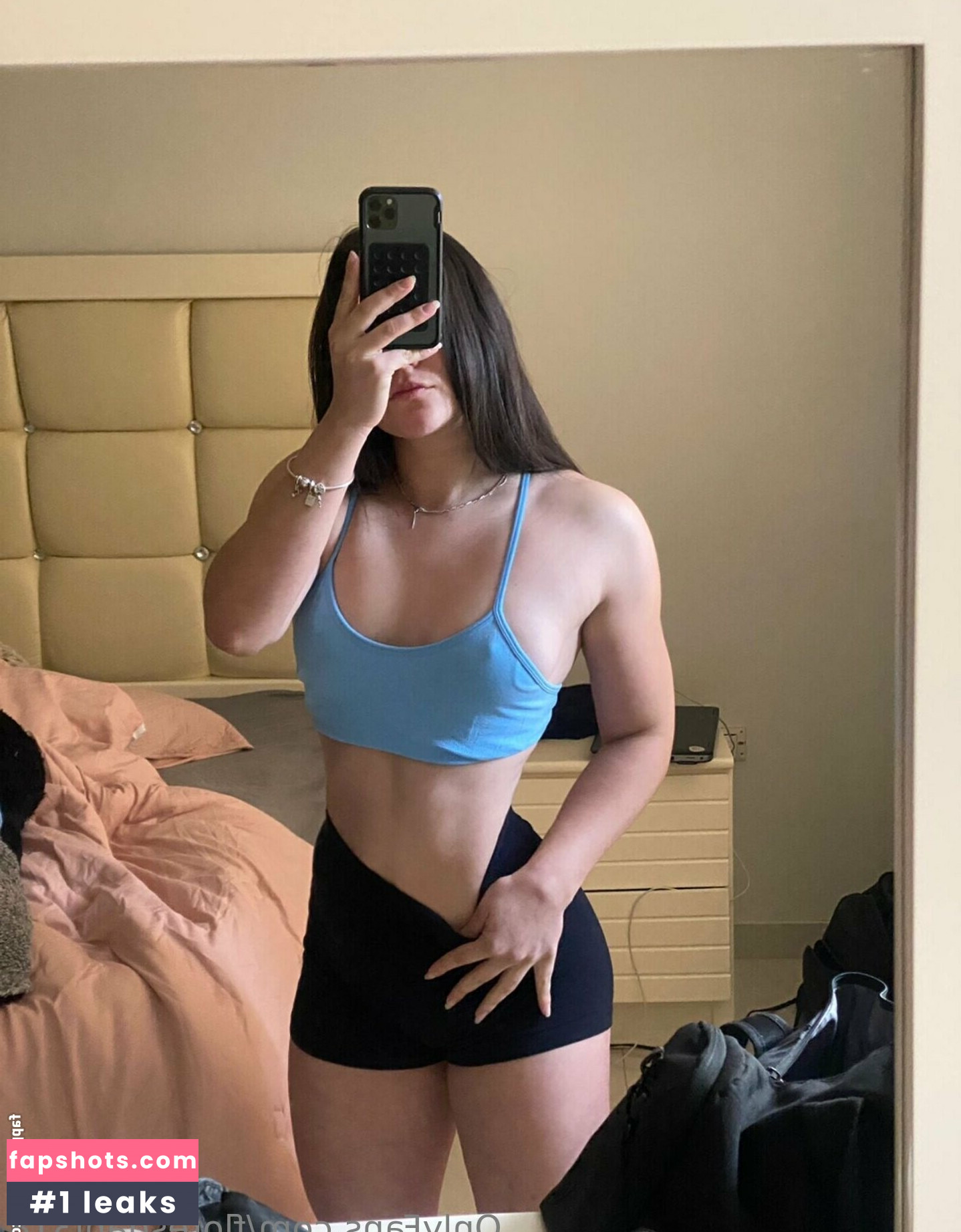 Daniela Flores gallery photo #12