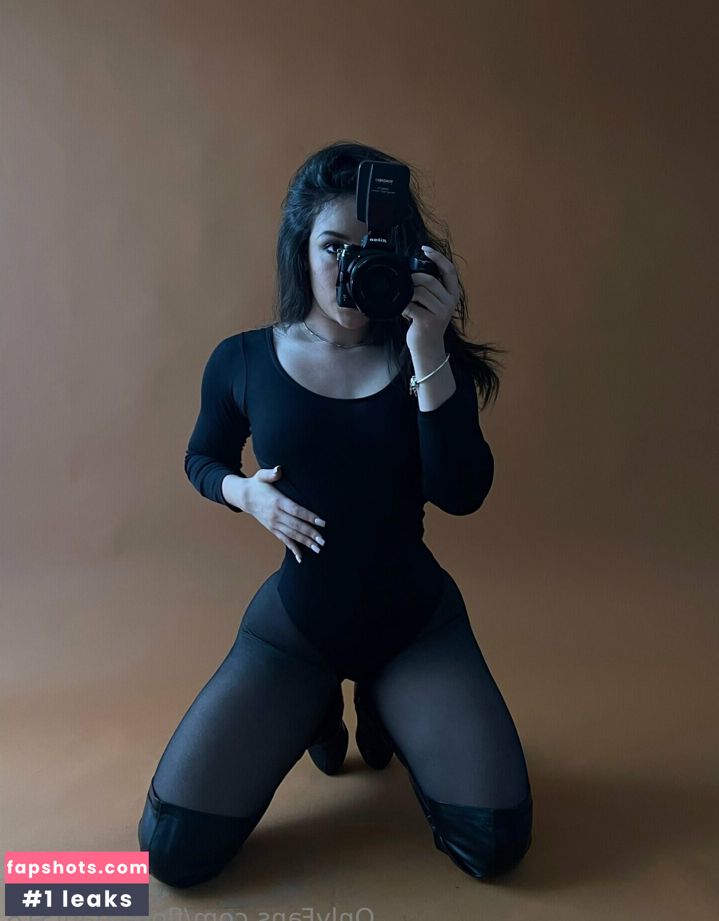 Daniela Flores gallery photo #29