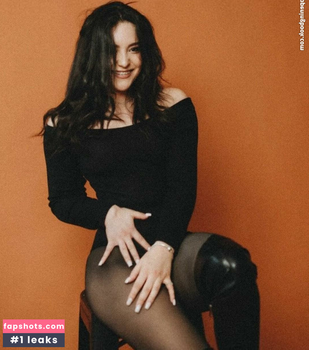 Daniela Flores gallery photo #5