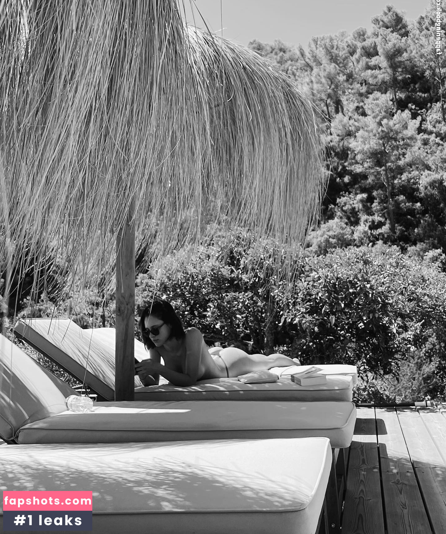 Daniela Melchior gallery photo #177