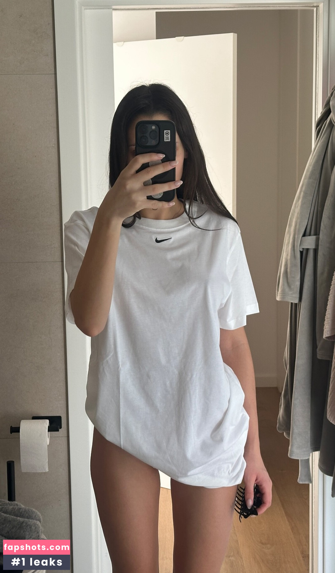 Daniela Melchior gallery photo #20