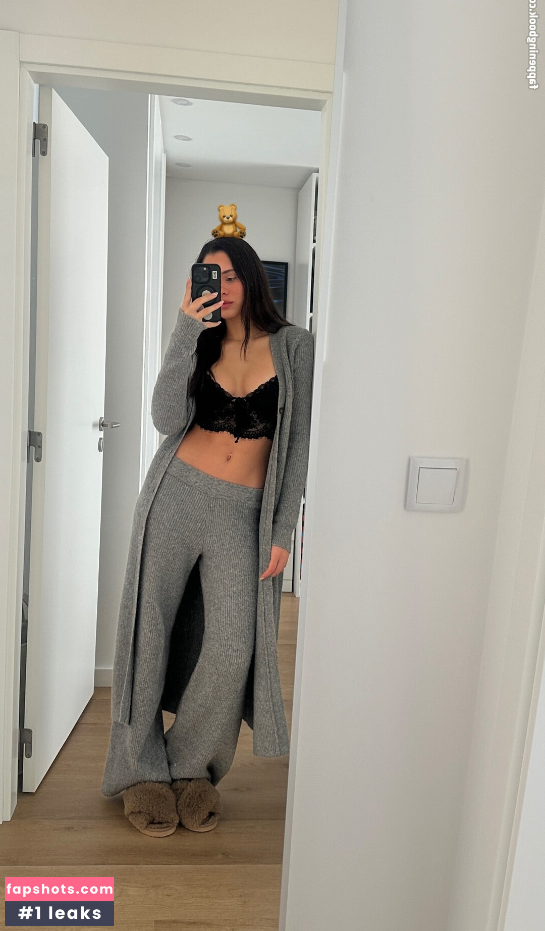 Daniela Melchior gallery photo #21