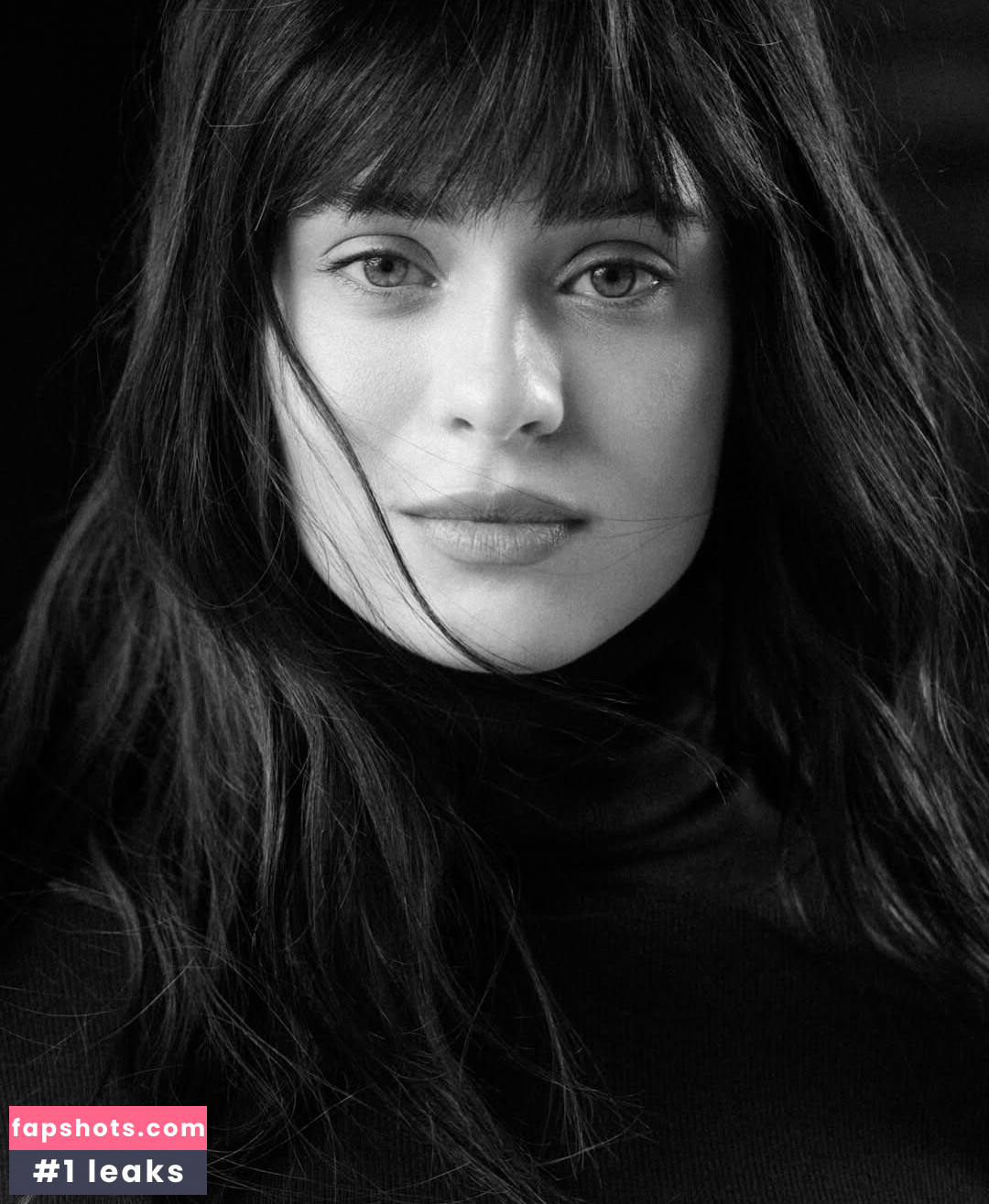 Daniela Melchior gallery photo #25