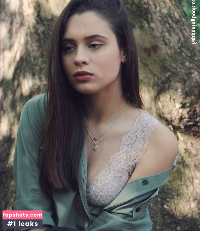 Daniela Melchior gallery photo #318