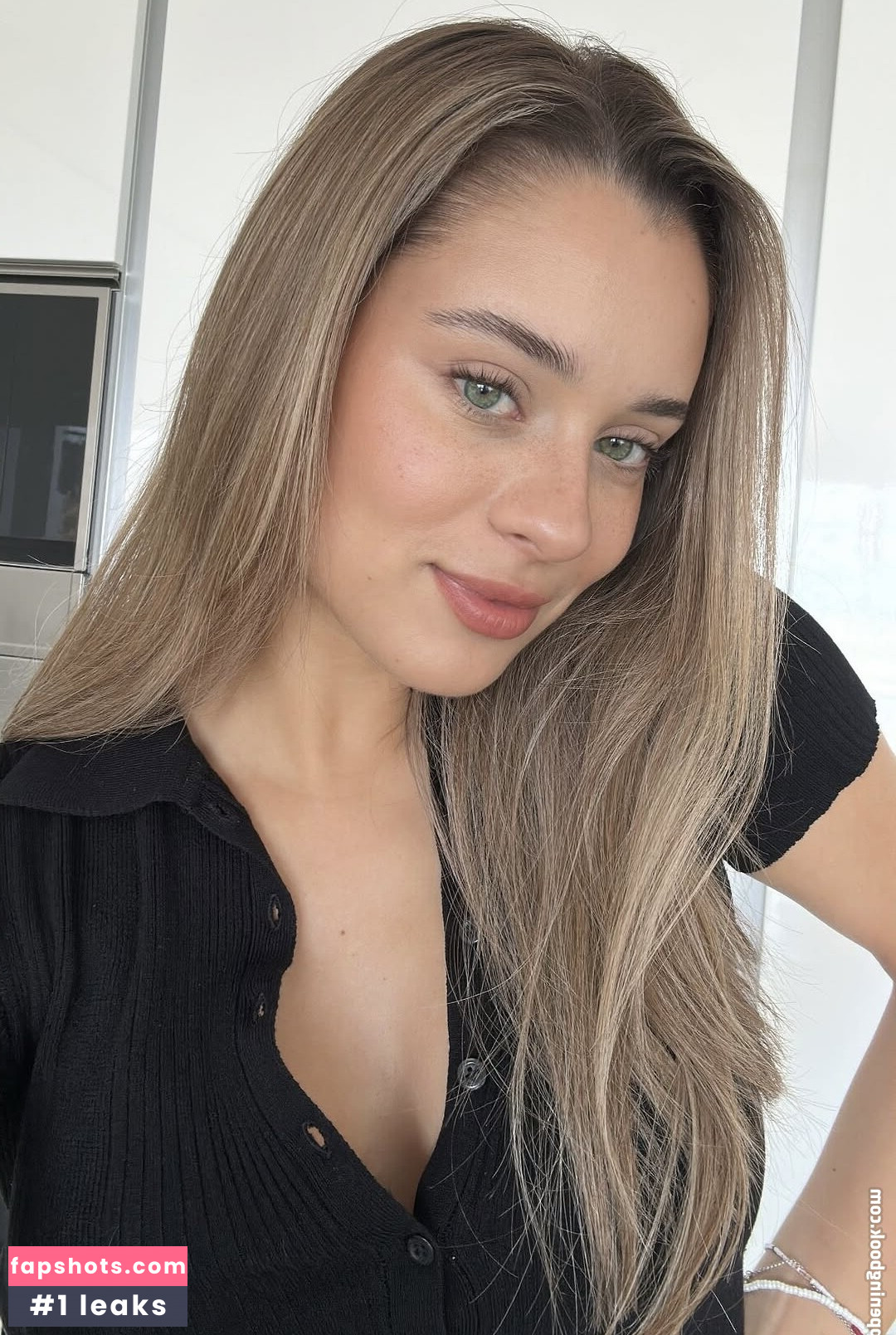 Daniela Melchior gallery photo #47