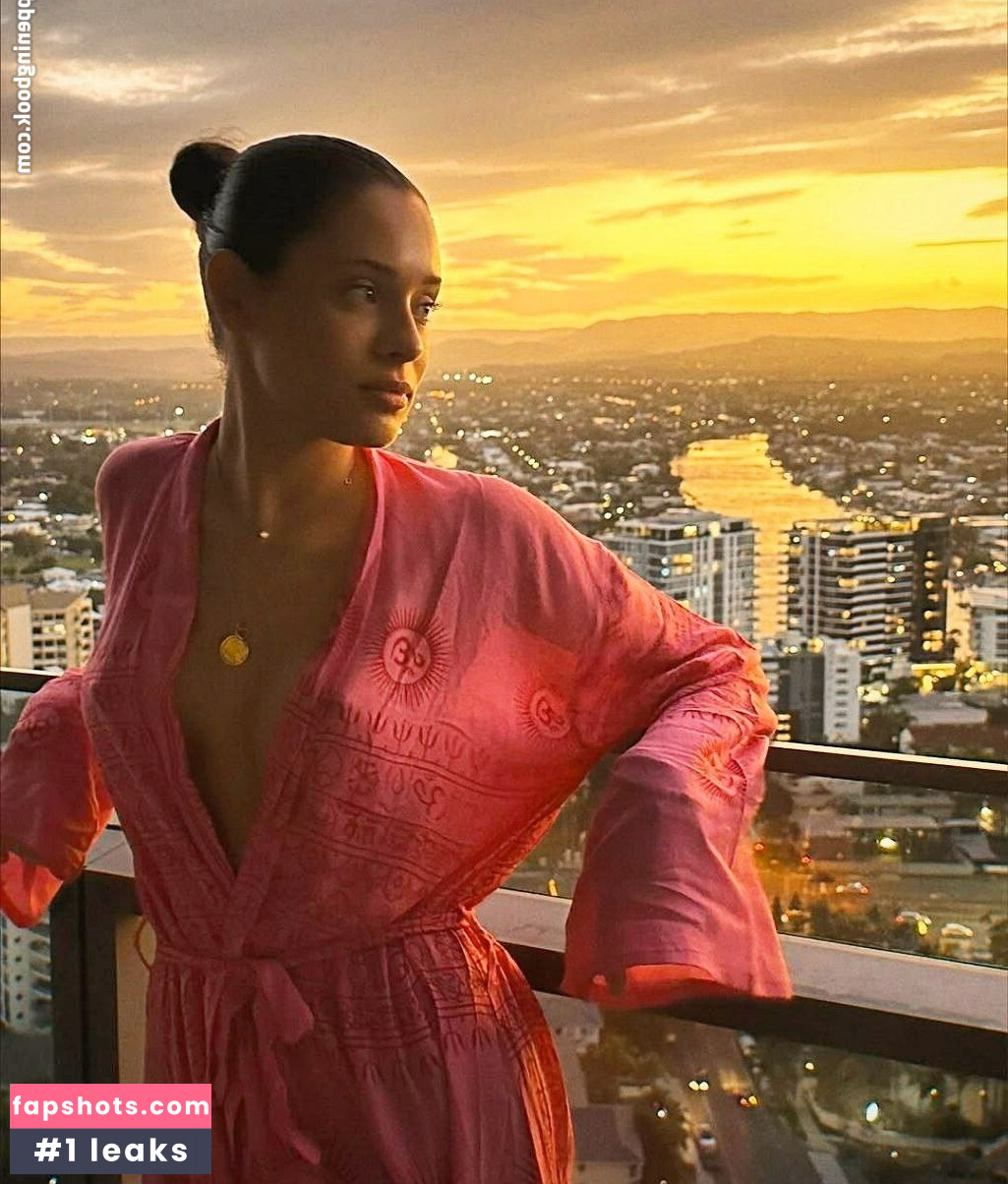 Daniela Melchior gallery photo #52