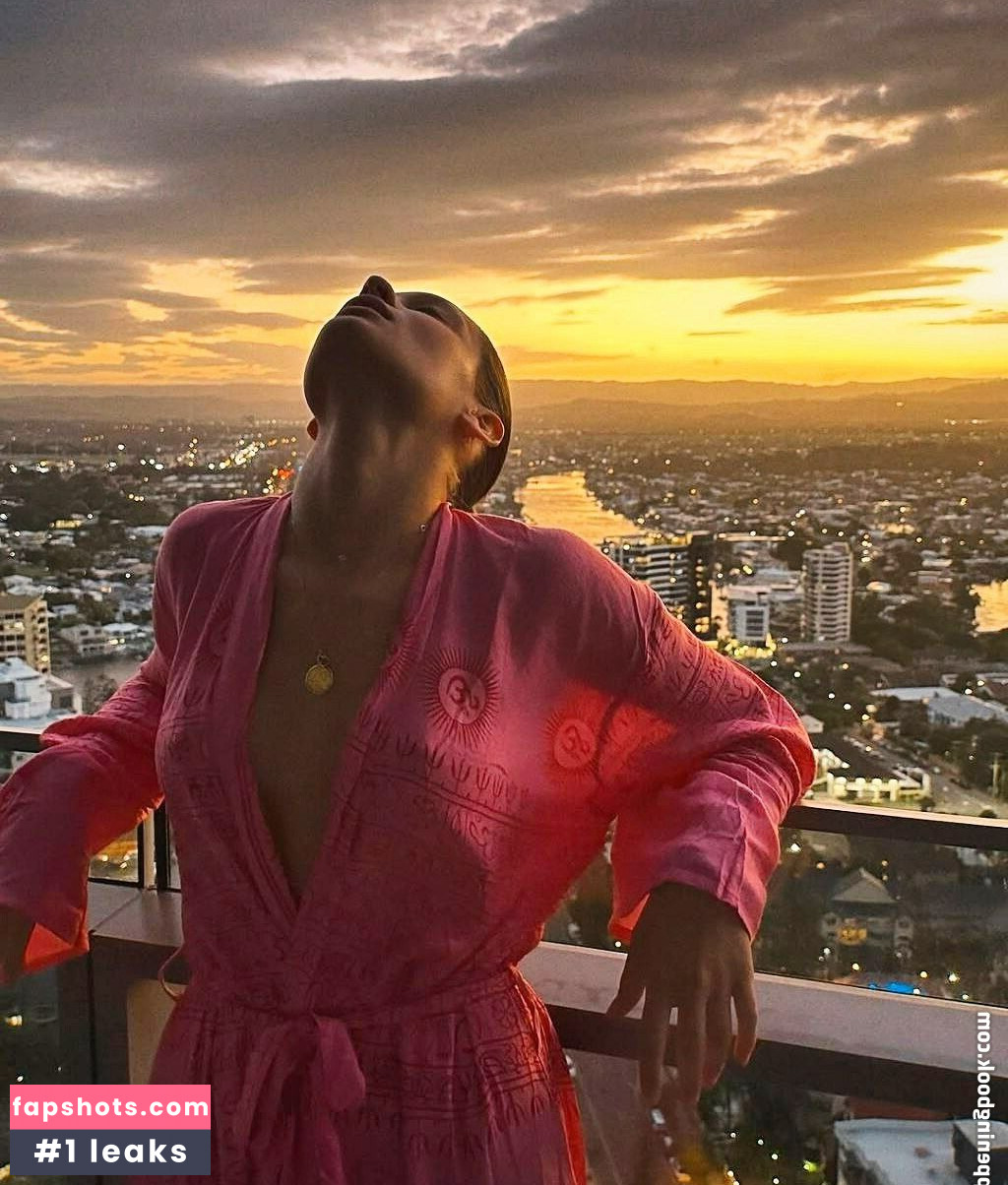 Daniela Melchior gallery photo #53