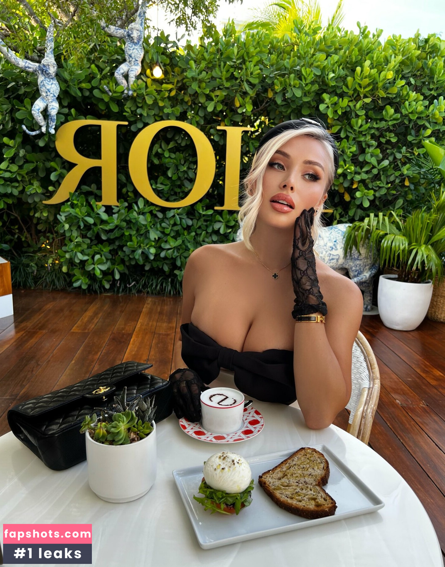 Daniella Chavez gallery photo #114