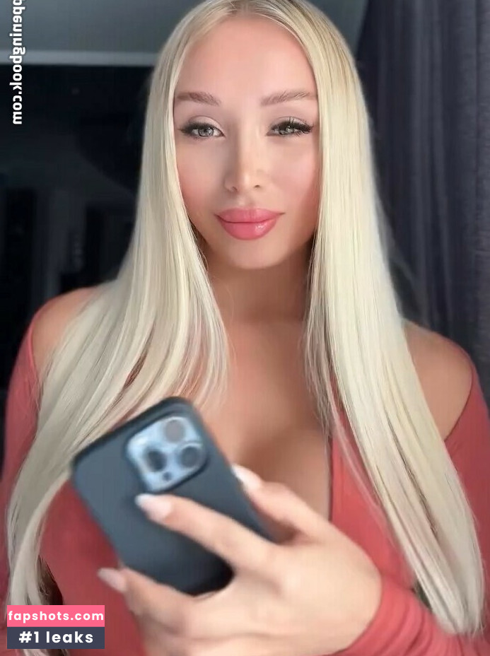 Daniella Chavez gallery photo #40