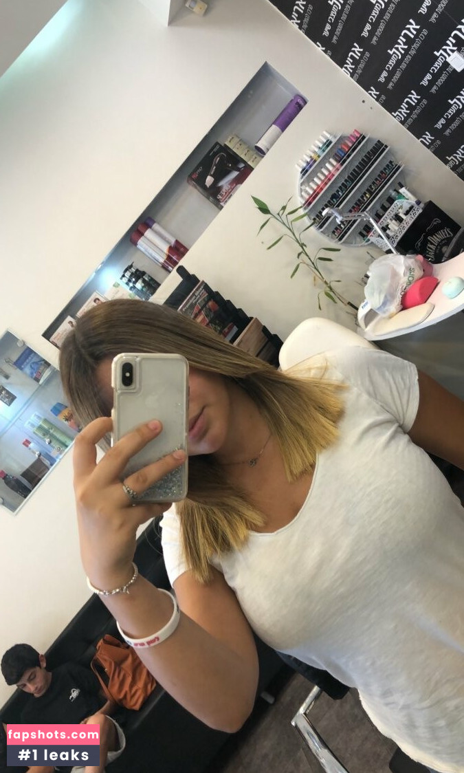 Daniella Nahum gallery photo #14