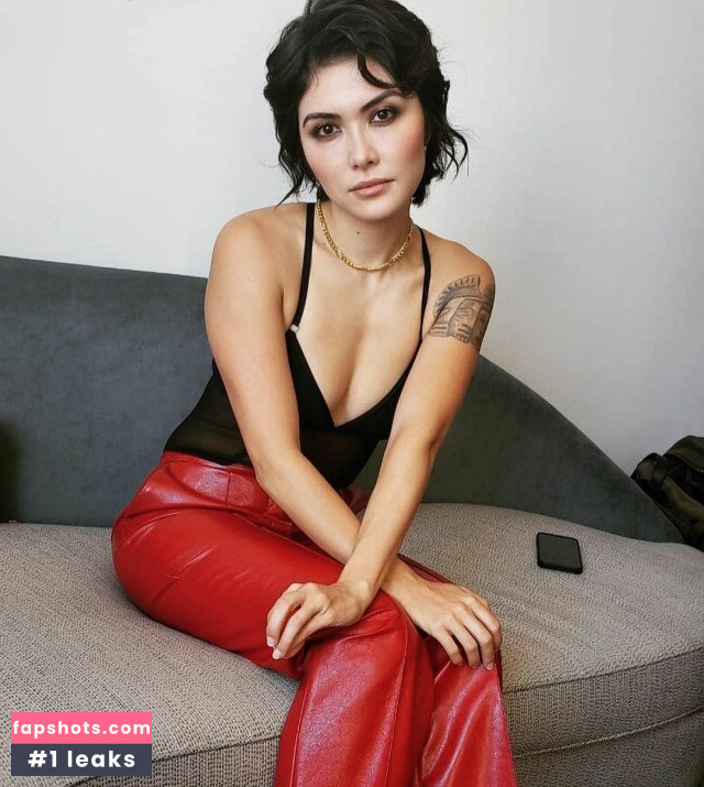 Daniella Pineda gallery photo #13
