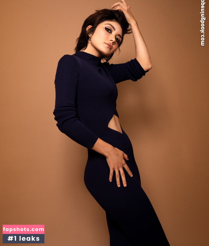 Daniella Pineda gallery photo #7