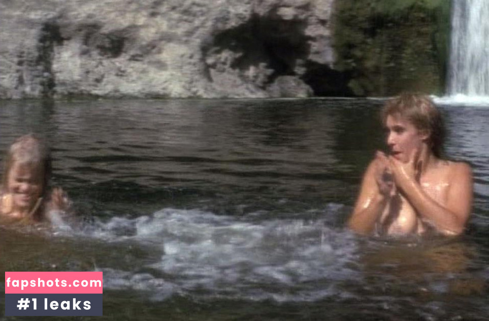 Danielle Brisebois gallery photo #10