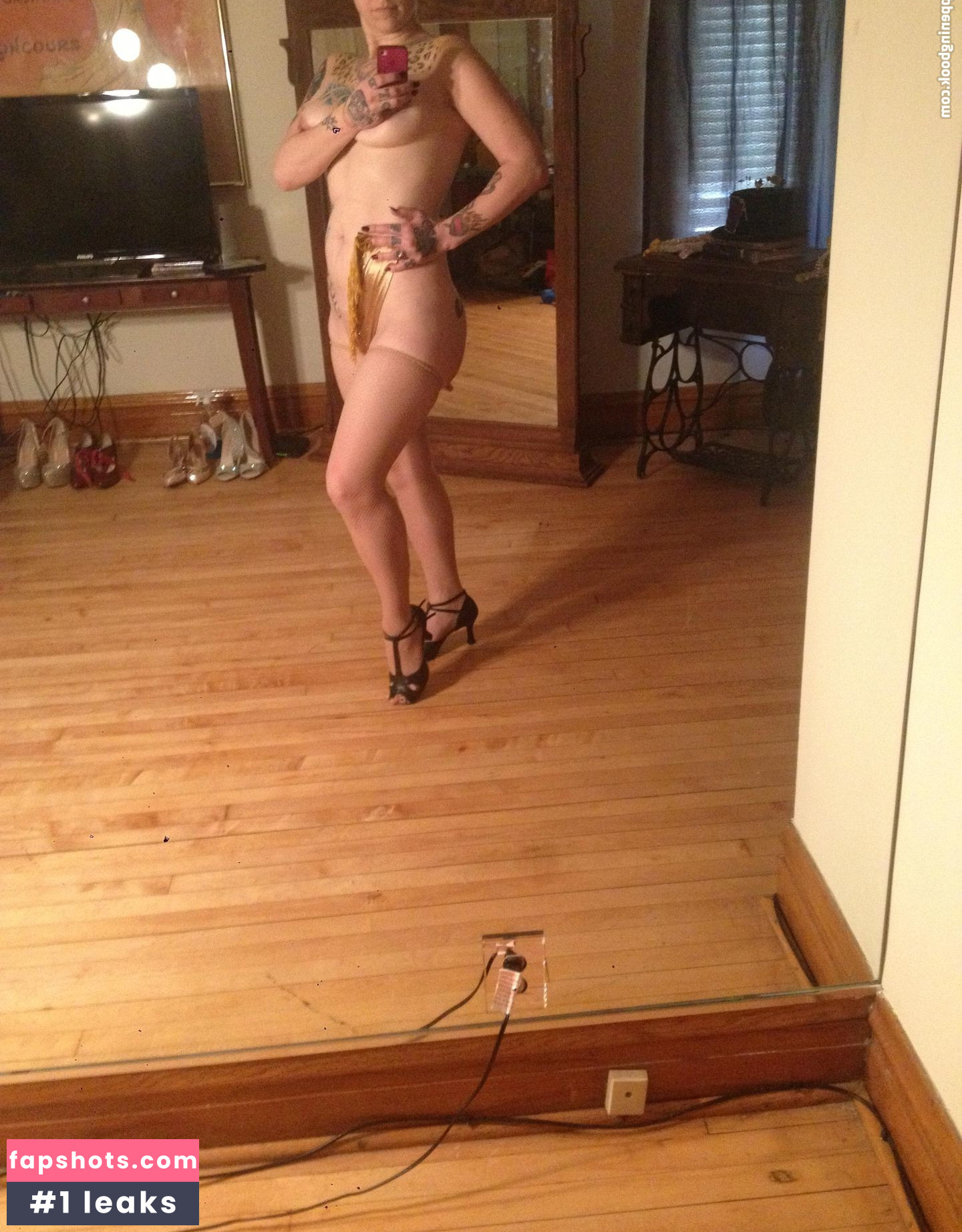 Danielle Colby gallery photo #733