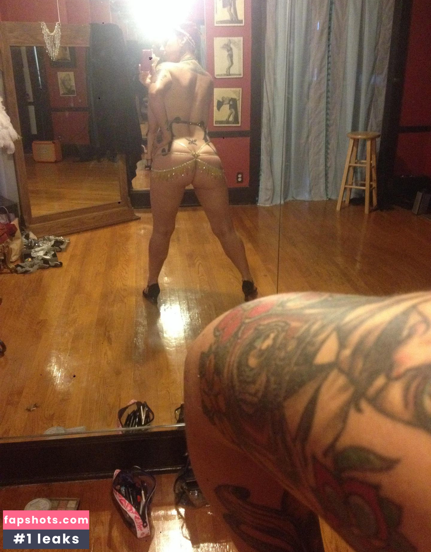 Danielle Colby gallery photo #744