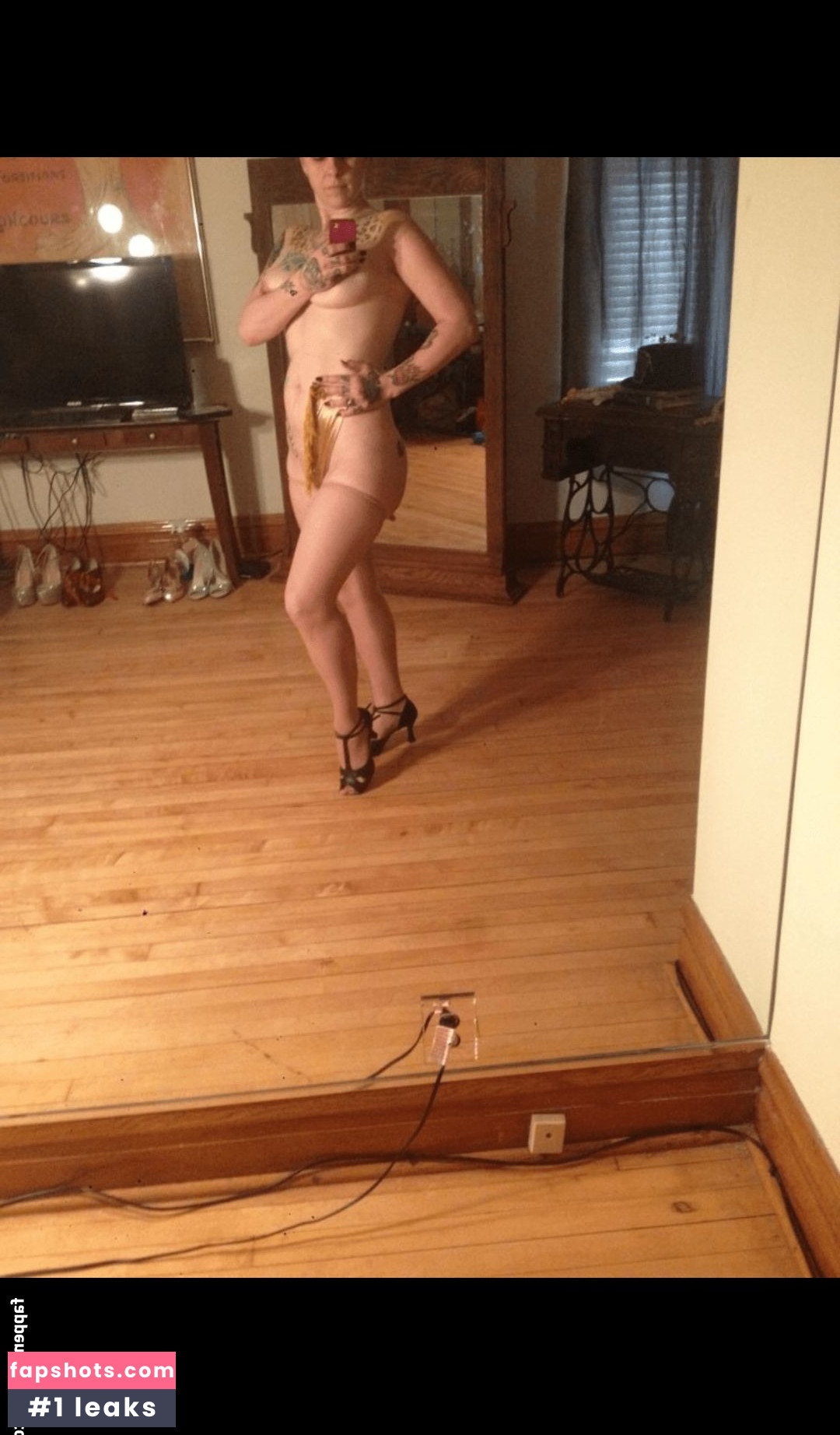 Danielle Colby gallery photo #826