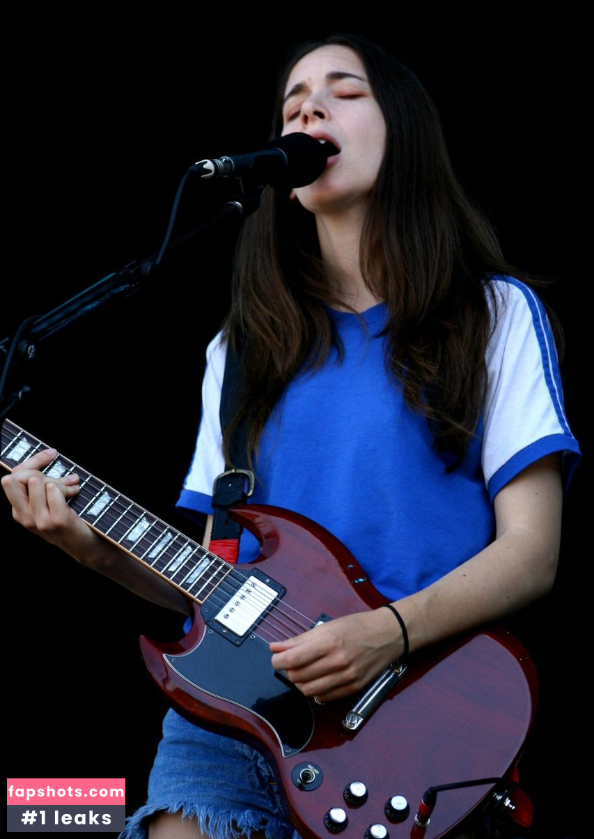 Danielle Haim gallery photo #2