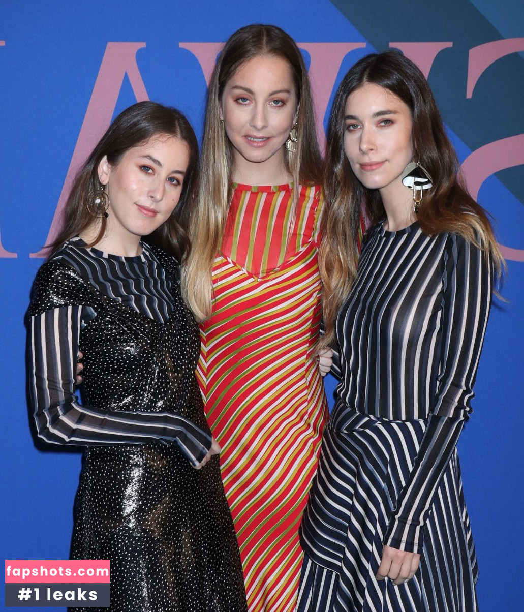 Danielle Haim gallery photo #16