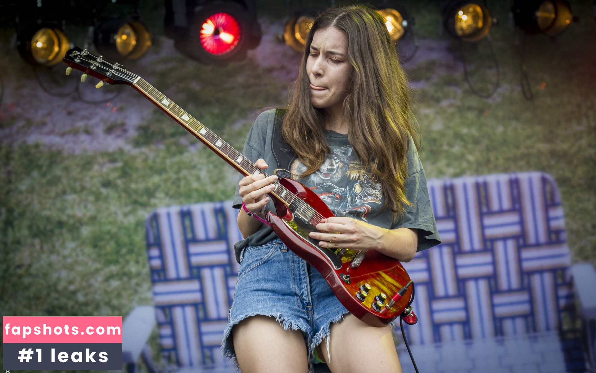 Danielle Haim gallery photo #3
