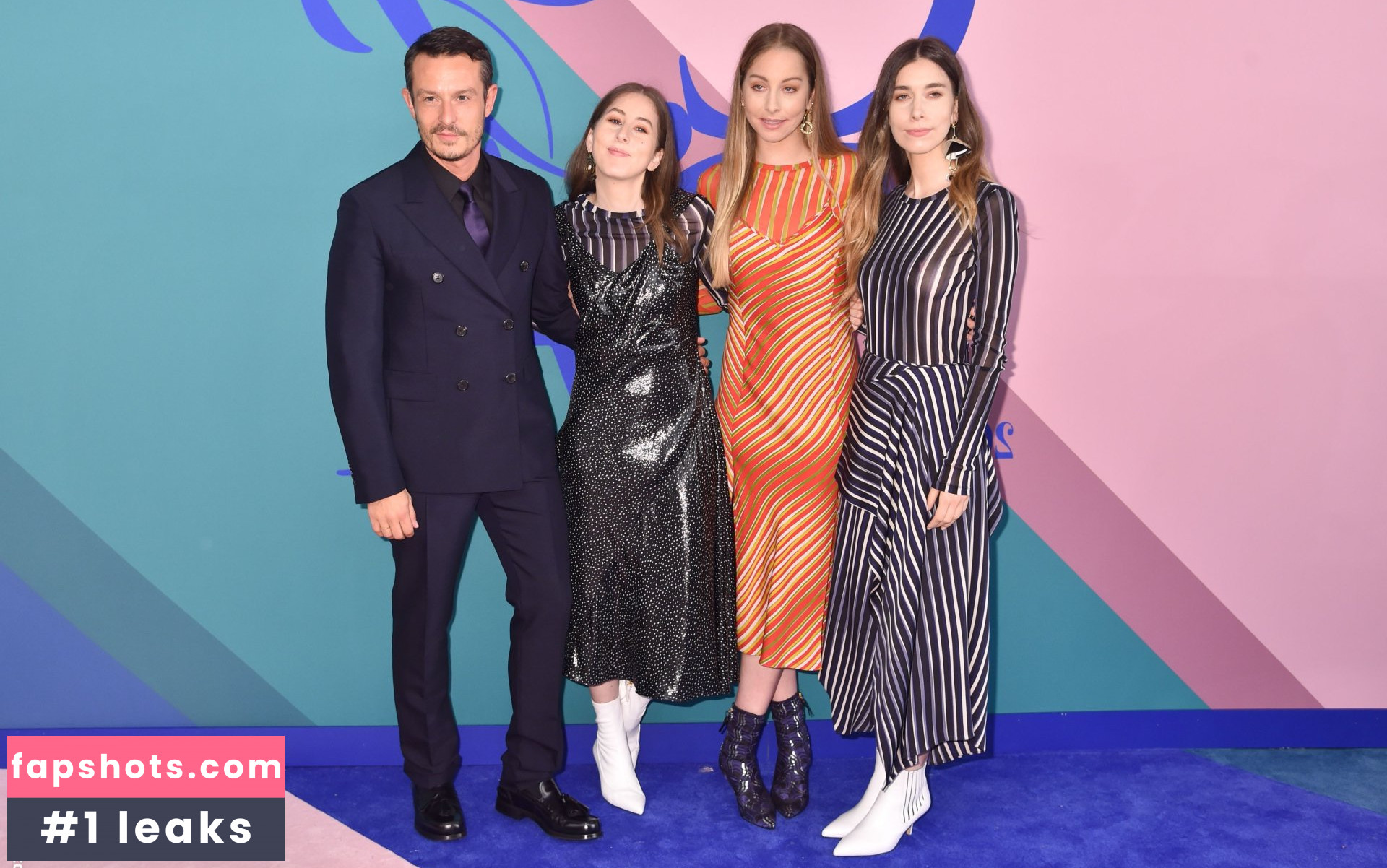 Danielle Haim gallery photo #23