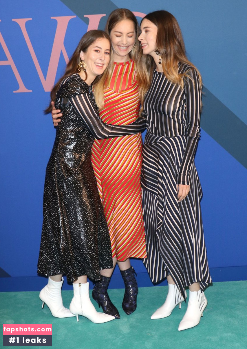 Danielle Haim gallery photo #27