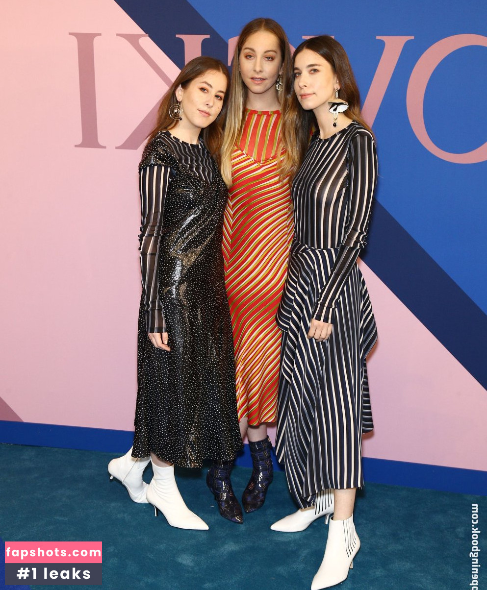 Danielle Haim gallery photo #29