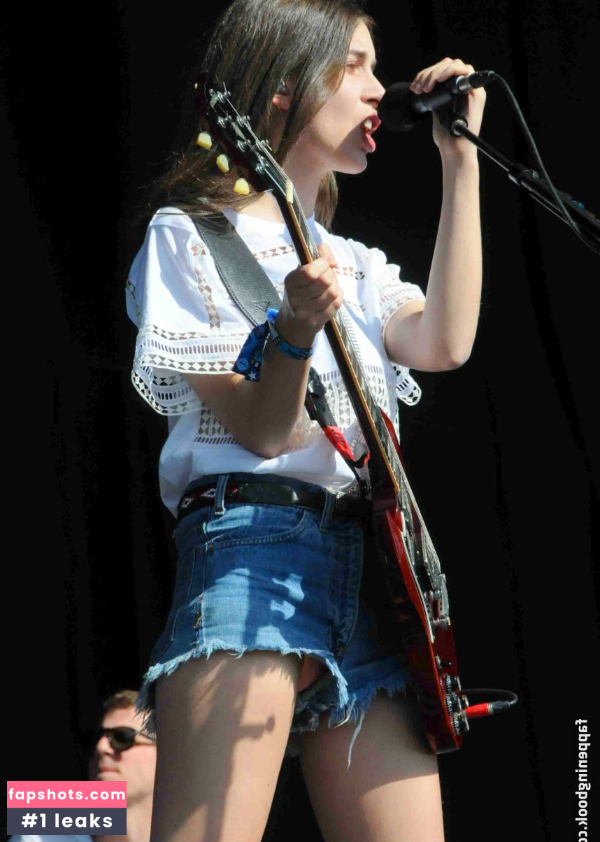 Danielle Haim gallery photo #4