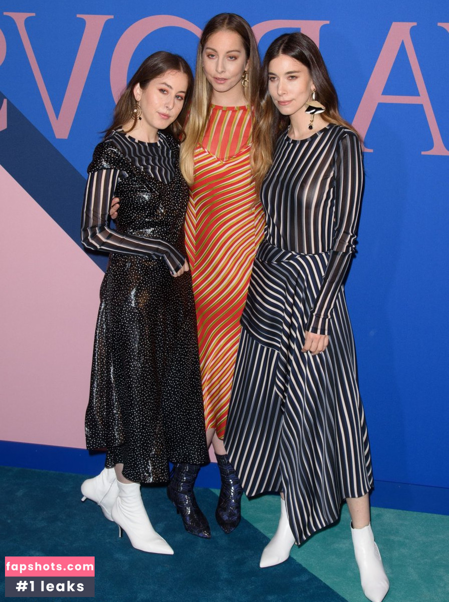 Danielle Haim gallery photo #36