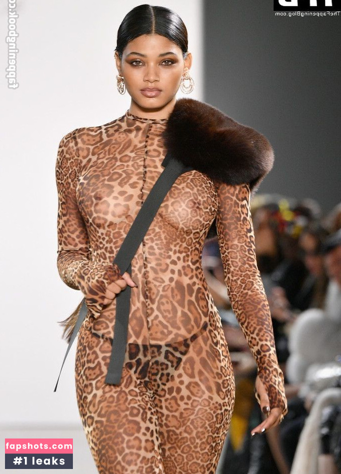 Danielle Herrington gallery photo #3