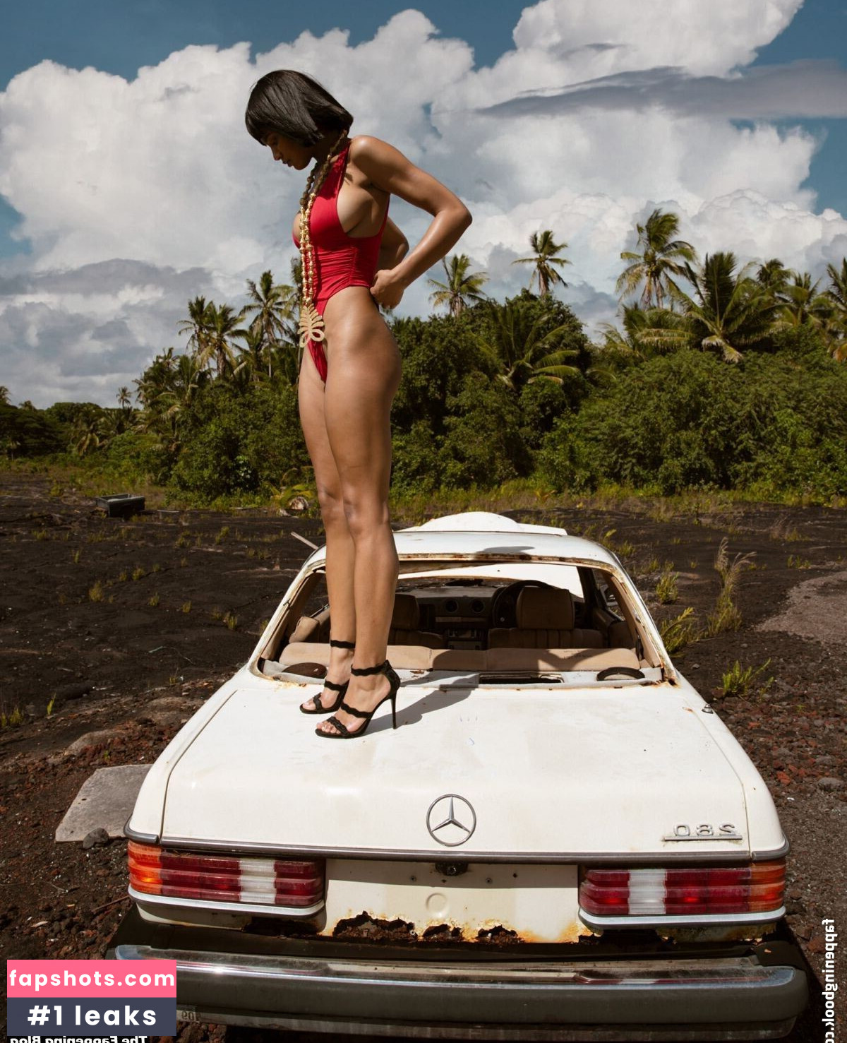 Danielle Herrington gallery photo #25