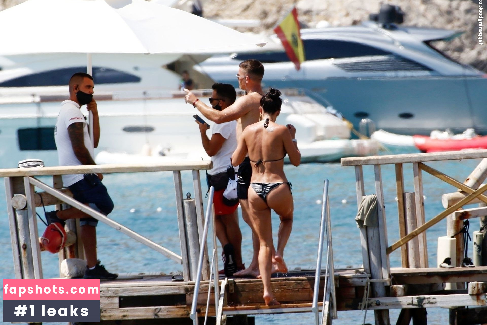 Danielle Lloyd gallery photo #248