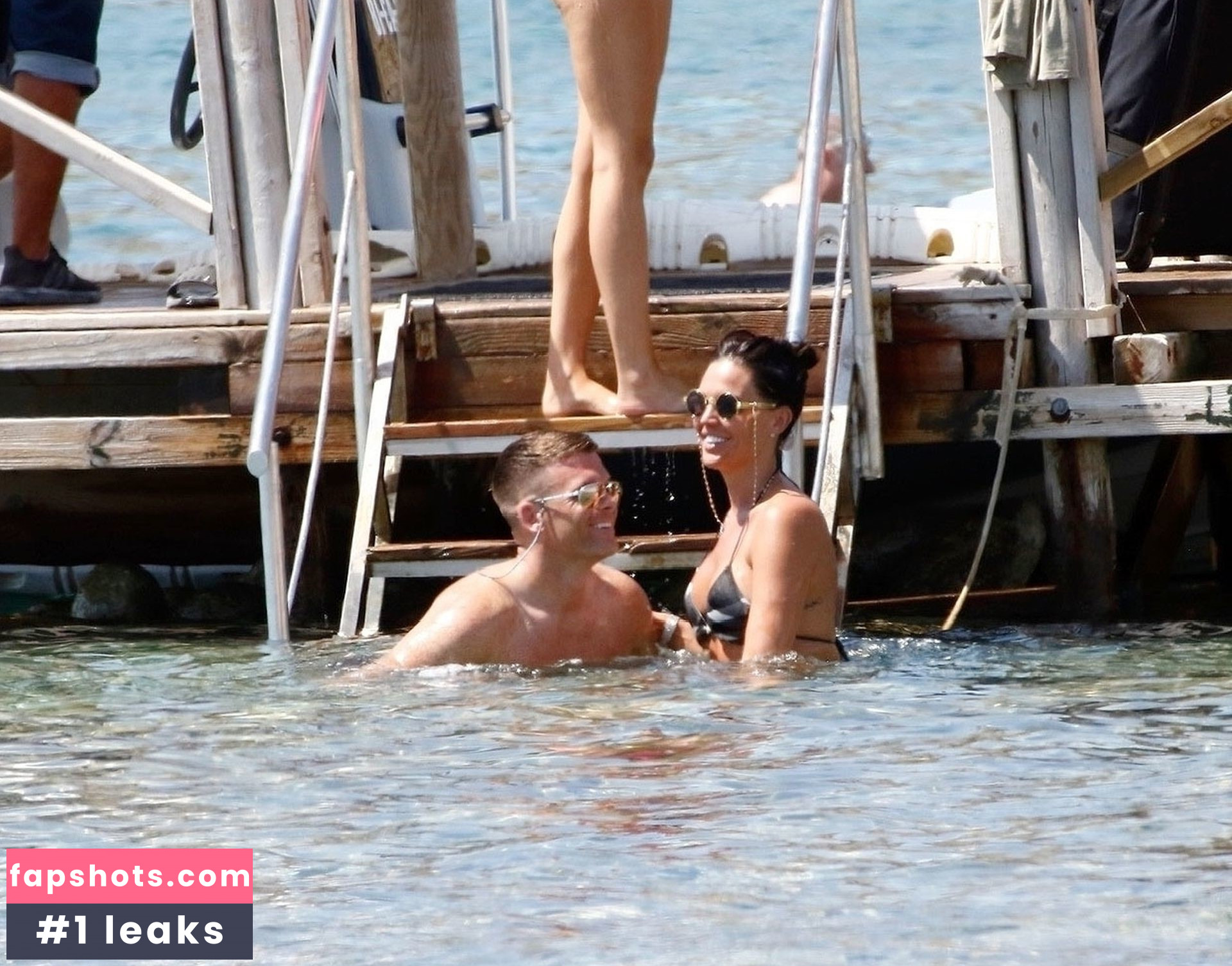 Danielle Lloyd gallery photo #251