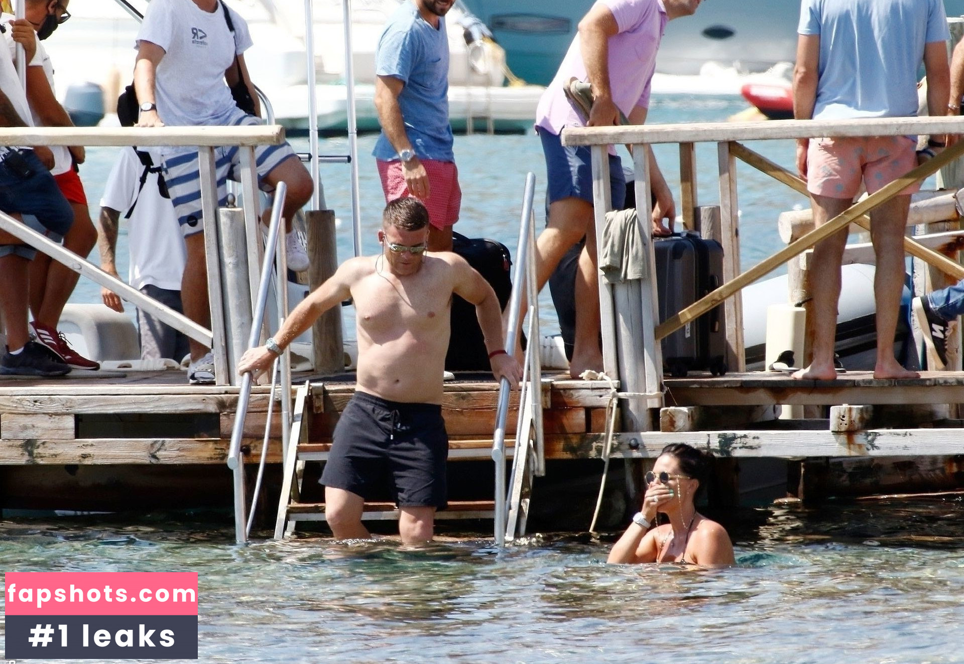 Danielle Lloyd gallery photo #252