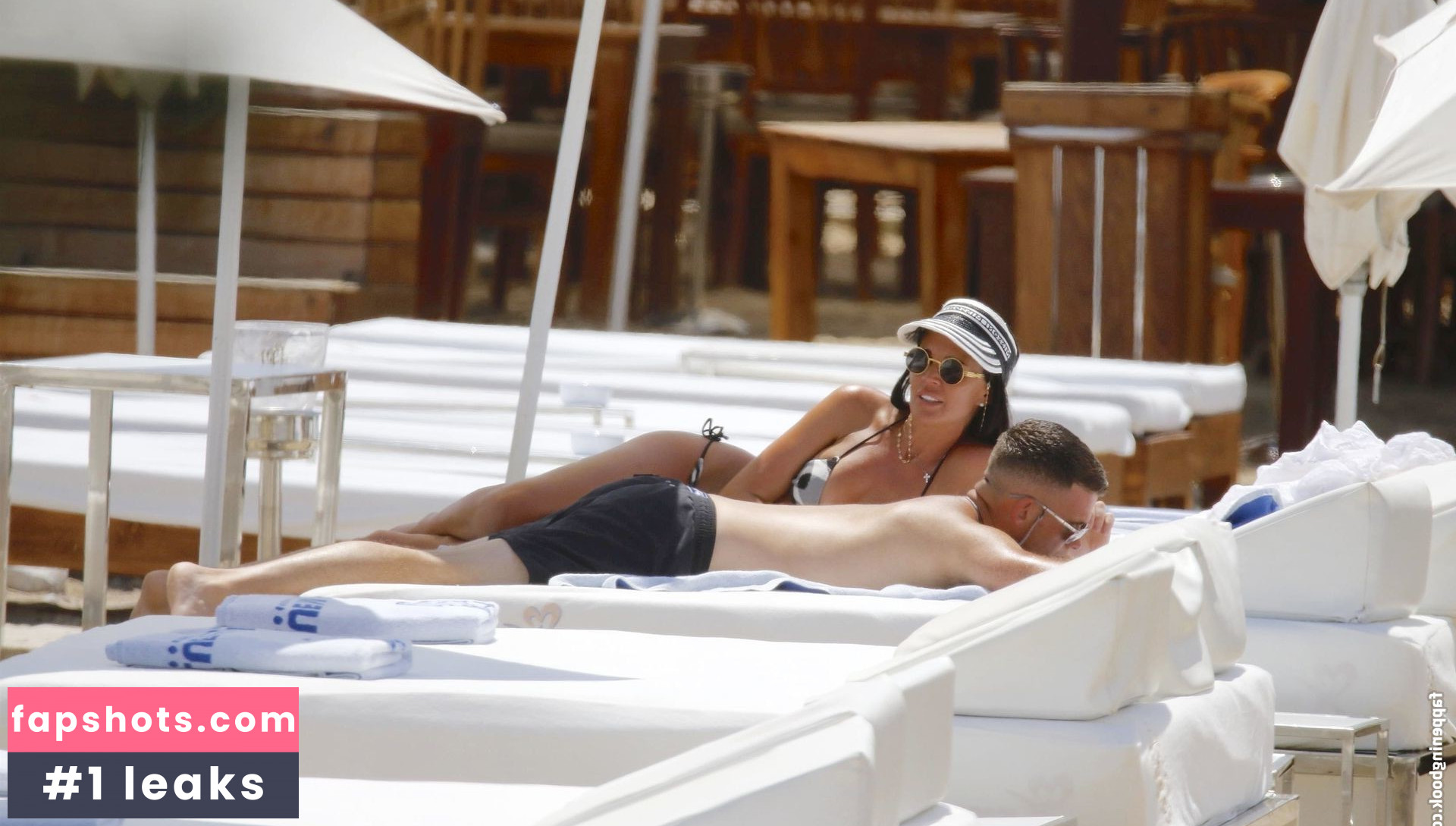 Danielle Lloyd gallery photo #260