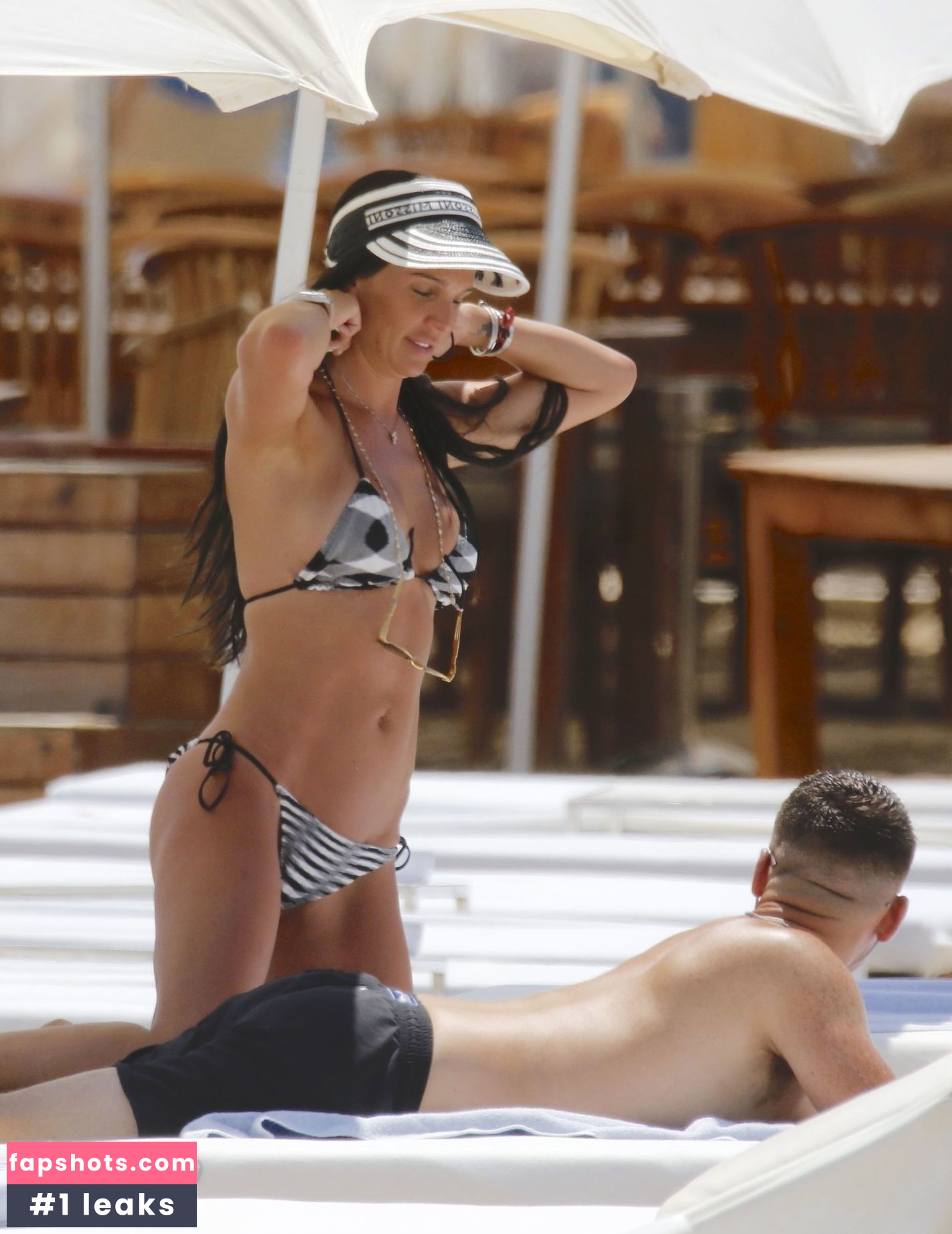 Danielle Lloyd gallery photo #261