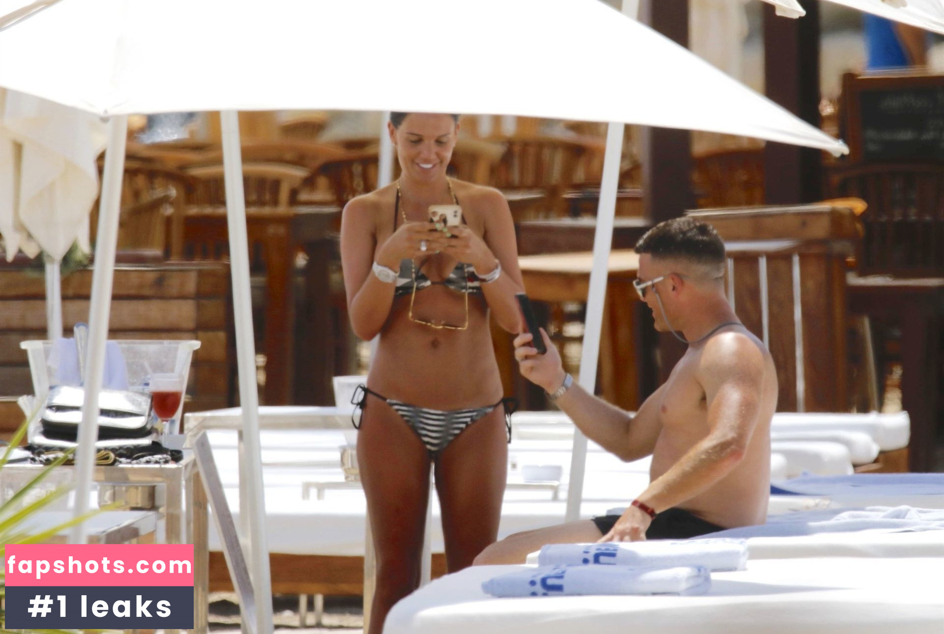 Danielle Lloyd gallery photo #264