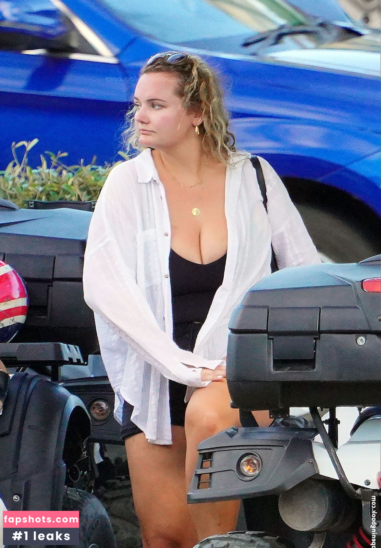 Danielle Macdonald gallery photo #13