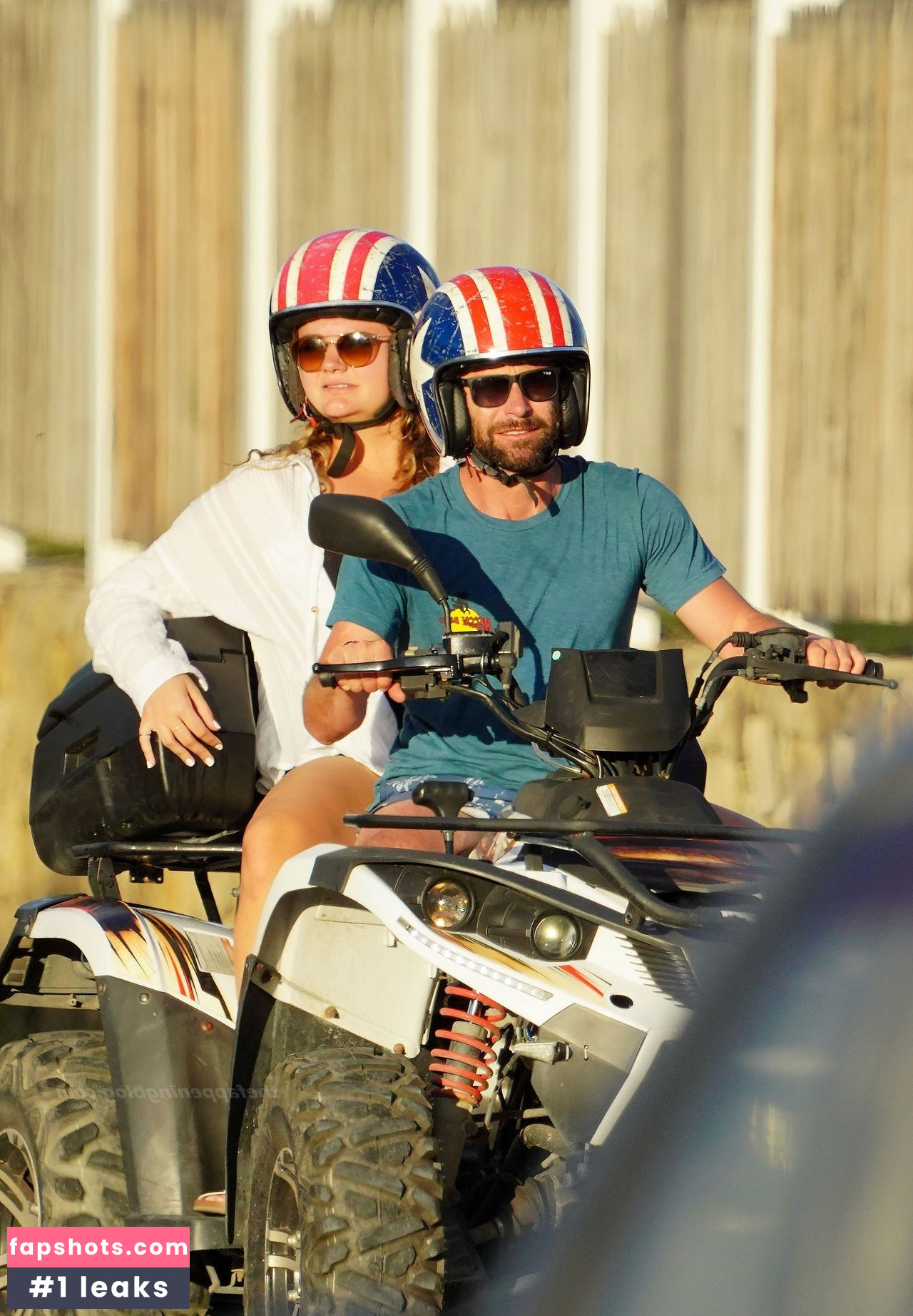 Danielle Macdonald nude babe gallery