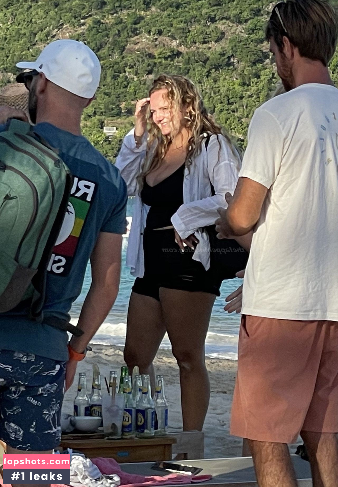 Danielle Macdonald gallery photo #4