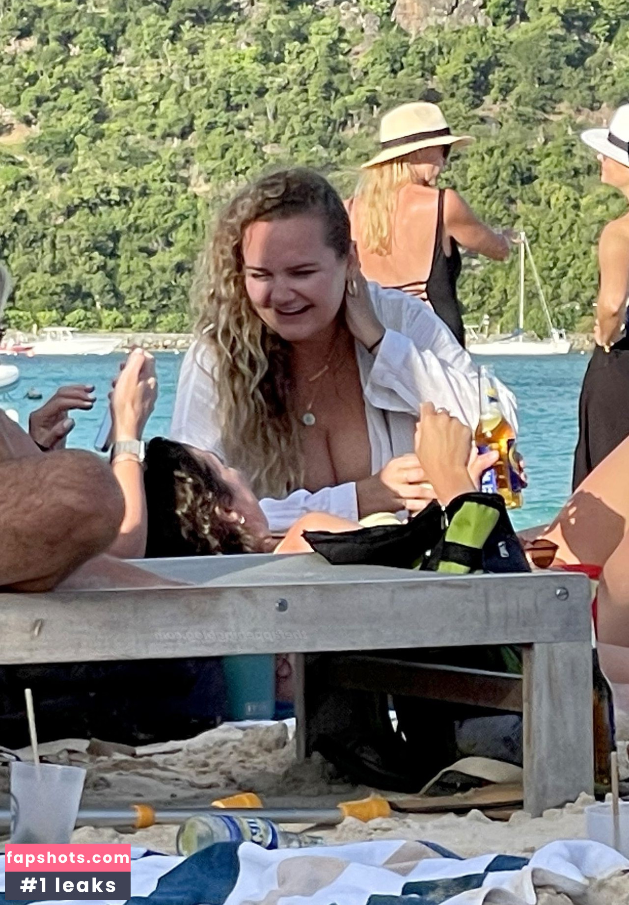 Danielle Macdonald gallery photo #8