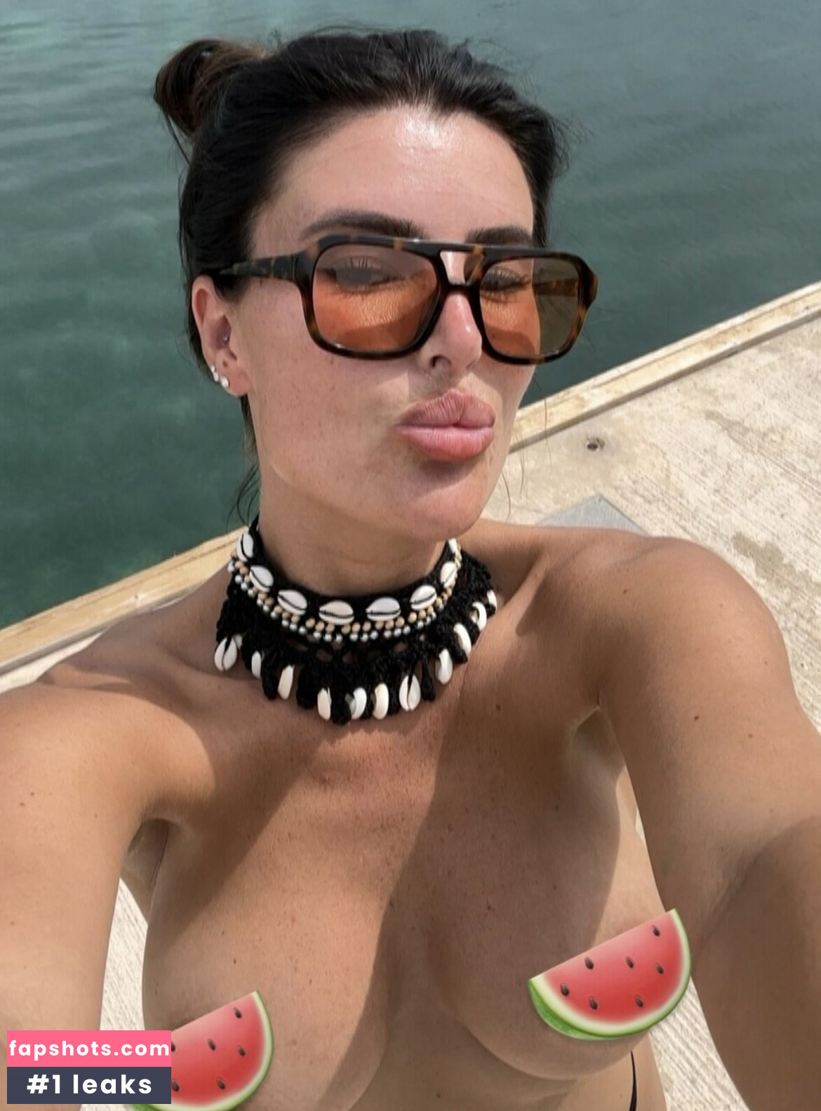 Danielle Martin nude babe gallery