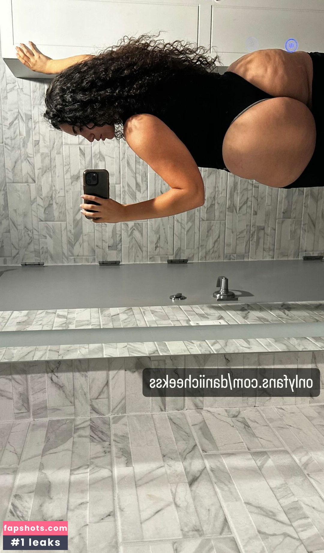 daniicheekss nude babe gallery