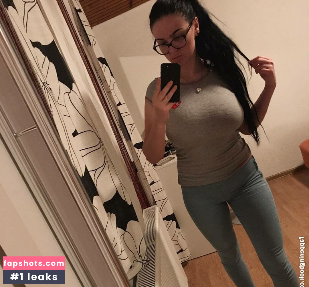 Danijela Cavara gallery photo #2