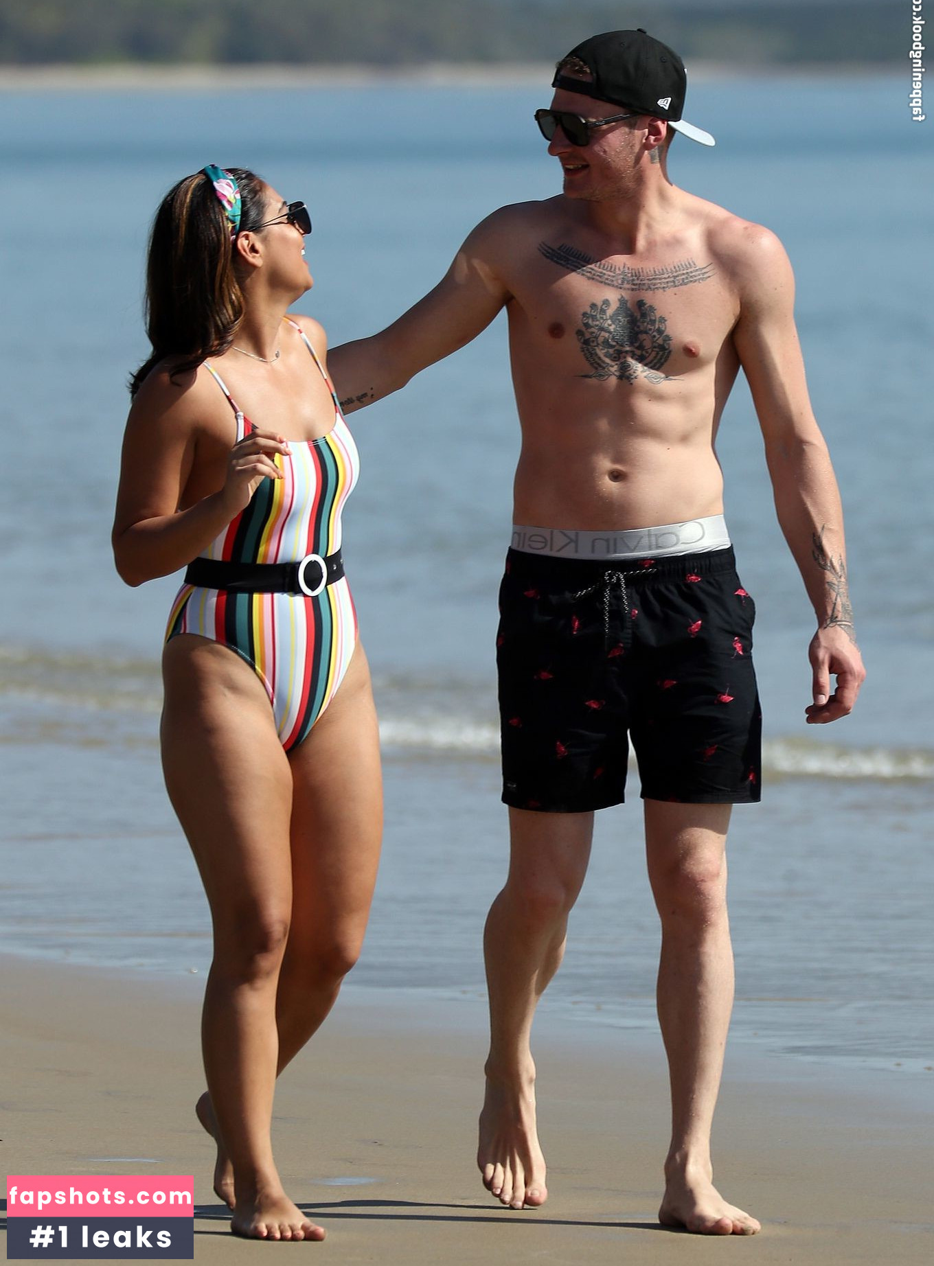 Danush Deravi gallery photo #15