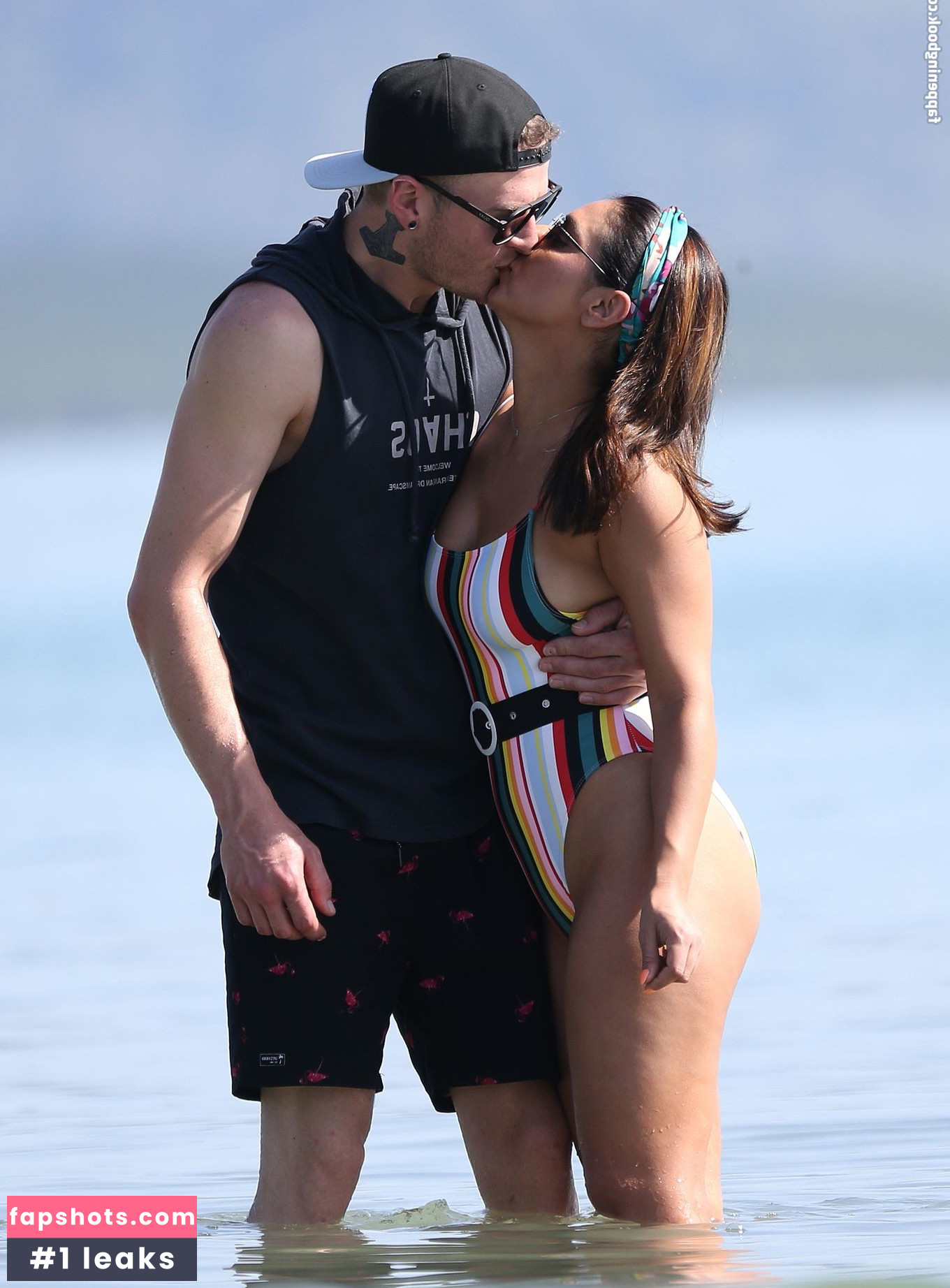 Danush Deravi gallery photo #34