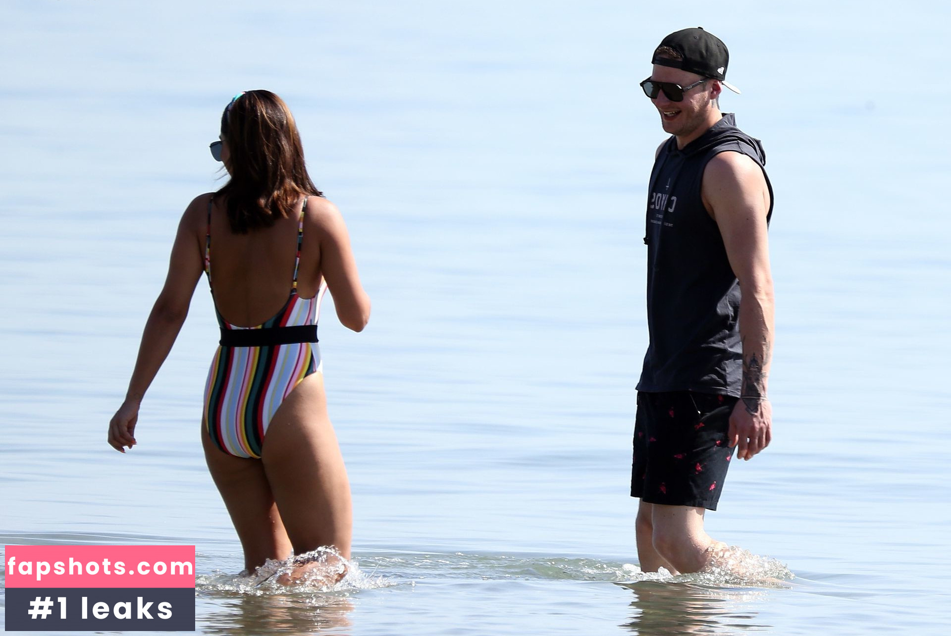 Danush Deravi gallery photo #43