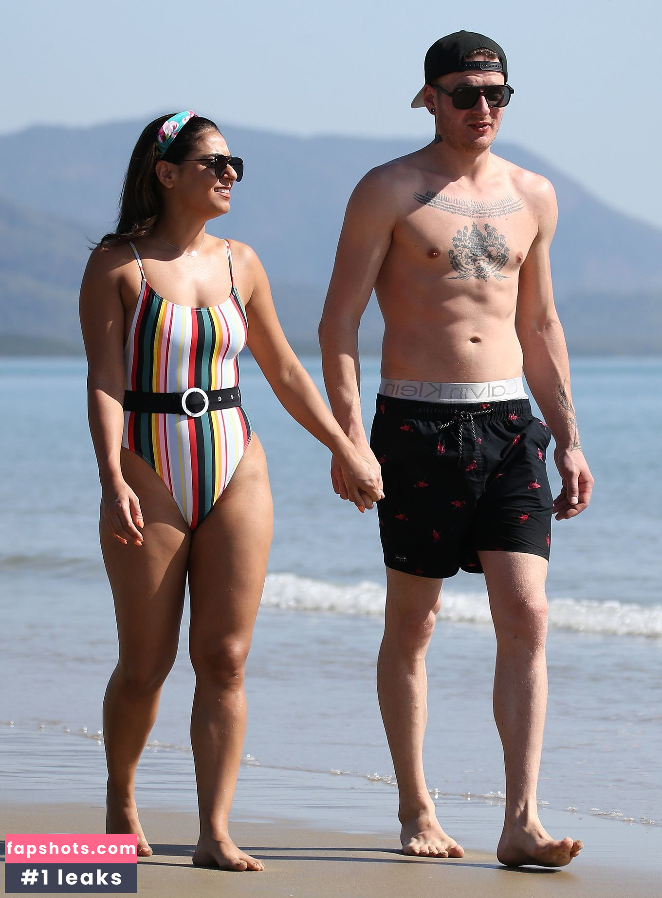 Danush Deravi gallery photo #7