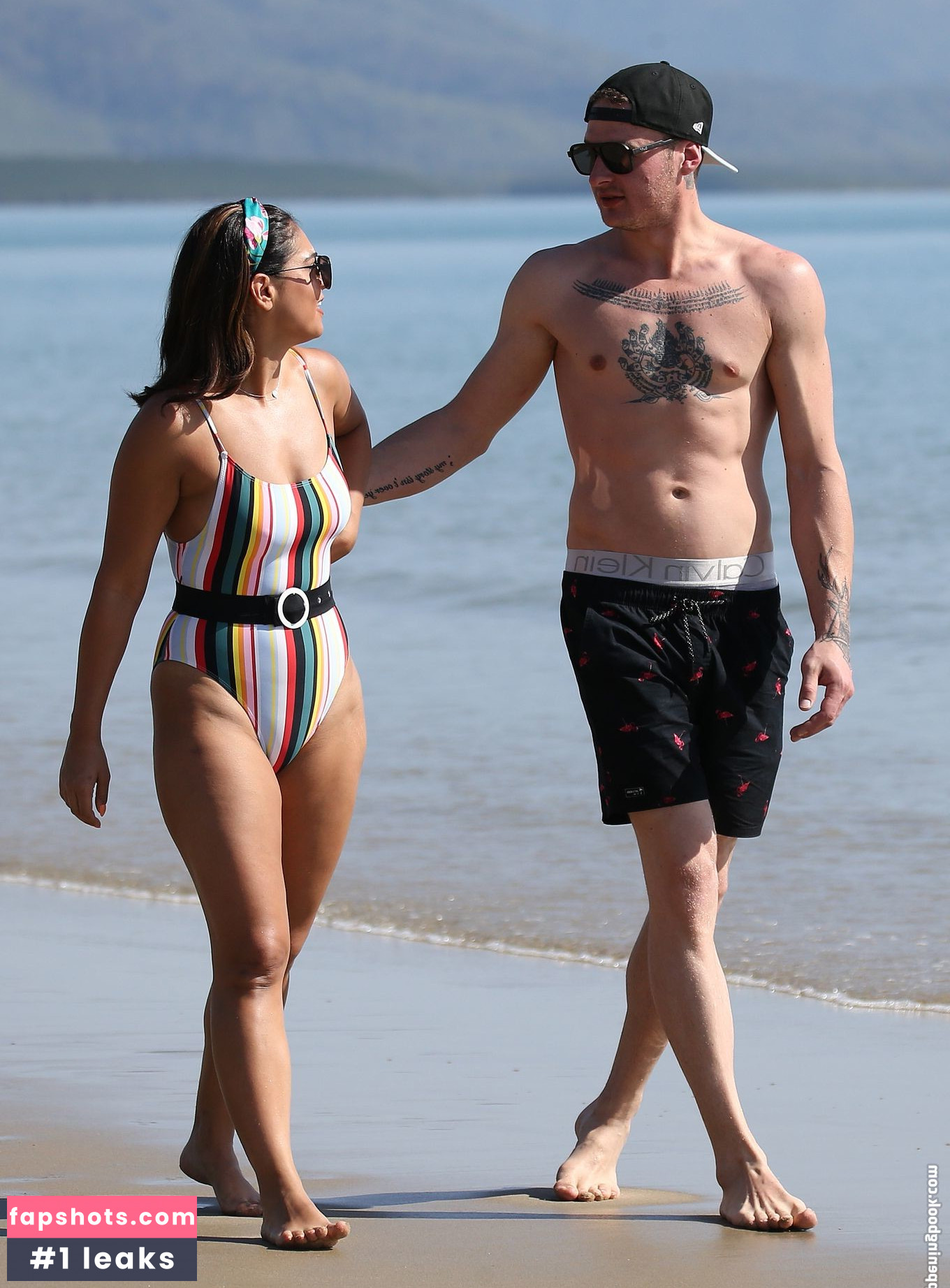 Danush Deravi gallery photo #8