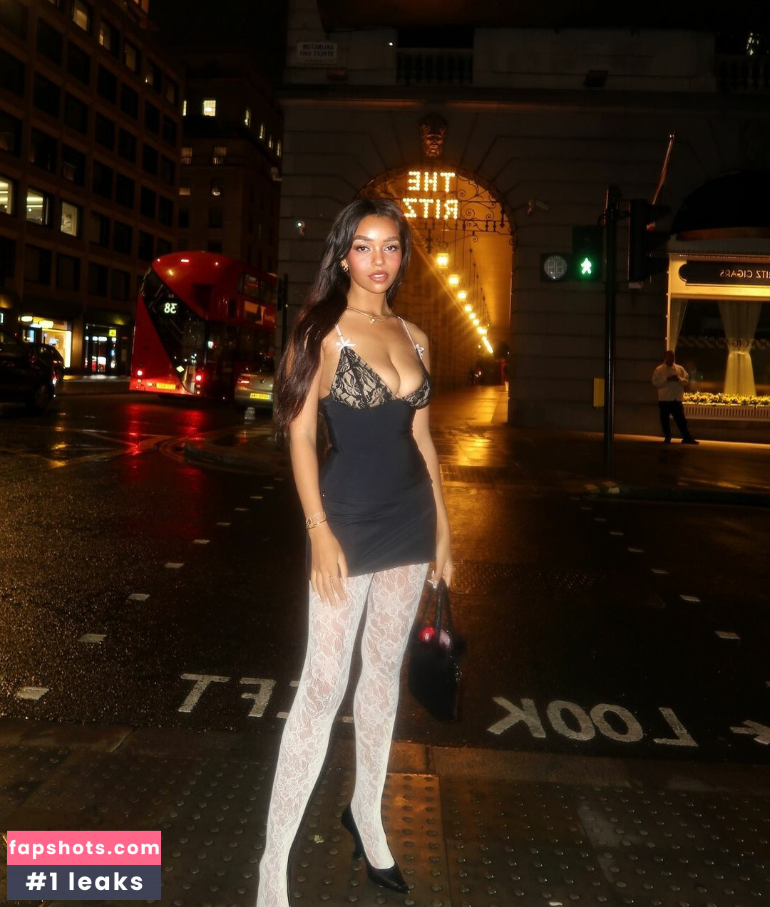 Daphne Blunt gallery photo #14