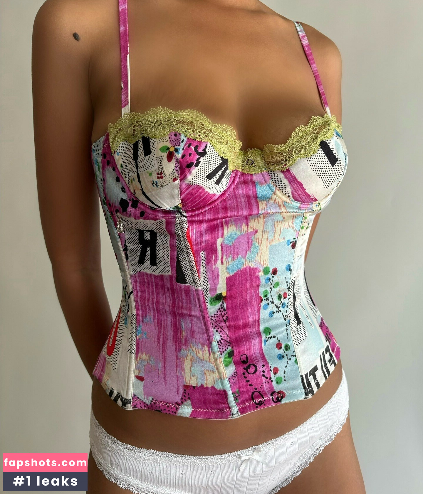 Daphne Blunt gallery photo #18